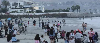 Desde hace un mes, las personas pueden asistir a cualquier playa del país. Por la pandemia, los asistentes deben seguir protocolos de bioseguridad. Foto: John Reyes/La República ¿Cuáles son los protocolos que debo seguir para poder ingresar a las playas de Lima?