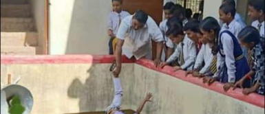 Director de escuela cuelga de la pierna a niño de 5 años. India: Director de escuela ‘castigó’ a niño colgándolo de la pierna desde un balcón