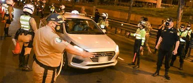 La norma menciona que las tres provincias aumentaron el riesgo y por ello pasaron de alerta moderado a alerta alto. COVID-19: toque de queda continuará con el mismo horario