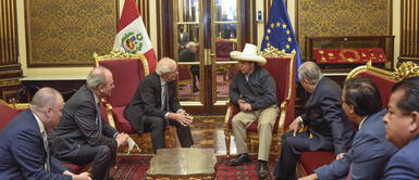 El presidente de Perú se reúne con Borrell y convoca a inversores europeos. Josep Borrell ratifica respaldo de la UE a Pedro Castillo como presidente del Perú