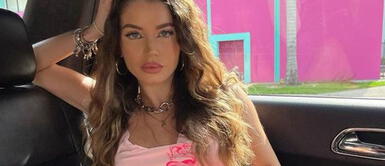 Flavia Laos. Flavia Laos invade con 3 impecables outfits invadiéndonos de los colores en tendencia