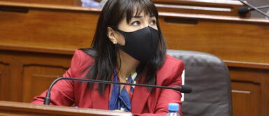 Mirtha Vásquez aclaró interrogantes sobre Constitución. Mirtha Vásquez señaló que Bellido no dijo “una sola palabra” sobre una nueva Constitución