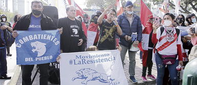 El dato. El vocero de los Ciudadanos por la Democracia reconoce que se han sumado colectivos de exmilitares, pero asegura que no son violentos ni llevan armas. Ministerio del Interior identifica a exmilitares extremistas de agrupaciones fujimoristas