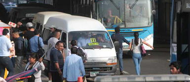 Sin control. Informalidad deja caos y muerte en las pistas. Ministro de Transportes cede ante la ‘cultura combi’, la cual causa más de 3 mil muertes al año