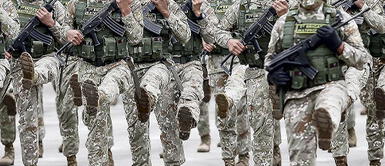 Denuncian a Pedro Castillo por ascensos irregulares en el Ejército. Excomandante del Ejército denunció que Castillo y su secretario le pidieron ascender a dos coroneles