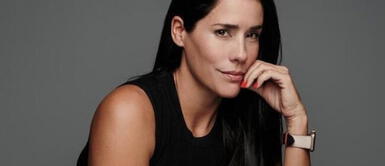 Gianella Neyra y vestido estilo degradado Gianella Neyra exhibe la versatilidad de las zapatillas en elegante look con vestido degradado