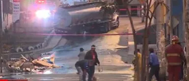 Cercado de Lima: bomberos atienden un derrame de petróleo en la cuadra 1 del jirón Ascope Cercado de Lima: bomberos atiende derrame de petróleo de una cisterna