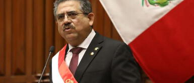 Manuel Merino dice que el Estado debería hacerse cargo de su defensa. Manuel Merino justificó cobro de pensión vitalicia para pagar abogados tras recibir denuncias