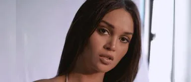 Angie Arizaga Angie Arizaga impresiona con vestido stretch y un accesorio ideal para su look fenomenal