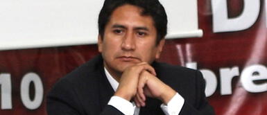 El líder de Perú Libre afirma que cuestionar, interpelar y censurar a los ministros es una estrategia de la derecha para colocar titulares a su medida. Cerrón tras renuncia de Walter Ayala: “¿A qué hora sale el secretario de Palacio?”