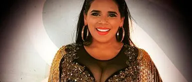 Giuliana Rengifo y botas altas Giuliana Rengifo se adueña de glamuroso diseño de botas XL con pedrería junto a electrizante body