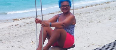 Mujer de 61 años no deja pasar su sueño y decide vender hasta su casa para cumplirlo. Mujer de 61 años que decidió no cuidar a sus nietos para viajar por el mundo