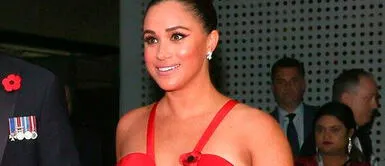 Meghan Markle posa sonriente Meghan Markle y el outfit 'black and white' con el que dará que hablar en programa televisivo