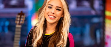 Danna Paola y vestido negro Latin Grammy Danna Paola se apodera de la 'red carpet' de los Latin Grammy con vestido de Carolina Herrera