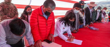 Compañías mineras y gremios empresariales denuncian amenaza de cierre de sus operaciones por parte de la PCM Compañías mineras denuncian "amenaza" de cierre de sus operaciones por parte de la PCM