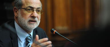 Daniel Abugattás propuso hacer una campaña para vacar a los congresistas Daniel Abugattás: “Se viene golpe de estado ¿Por qué no hacemos campaña para vacar a los congresistas?”