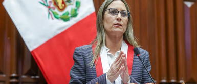 María del Carmen Alva está promoviendo un paquete de reforma laboral que iría en contra de los derechos de los trabajadores. Alva llamó la atención a los congresistas en sesión del Pleno y dijo que “esto no es un mercado”