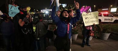 La Resistencia interrumpe con insultos la presentación del libro de Daniel Olivares La Resistencia interrumpe con insultos la presentación del libro de Daniel Olivares