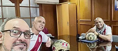 En el despacho. De izquierda a derecha, Marco Alva Queirolo, Luis Mendoza Willis, Federico Suárez Bustamante y Mario Pimentel Higueras en la oficina de la tercera vicepresidencia, donde se reunieron con la congresista Patricia Chirinos. Patricia Chirinos se reunió con colectivos militares que llaman "terrorista" a Pedro Castillo