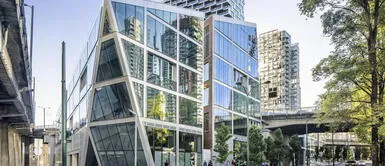 University Canada West es una de las instituciones privadas más importantes de Vancouver. ¿Cómo estudiar, ganar dinero y llevar a toda tu familia a Canadá?