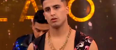 Elías Montalvo es eliminado al no lograr el respaldo del público. Foto: captura/América TV Elías Montalvo fue eliminado de “El Artista del Año” luego de competir con Ruby Palomino