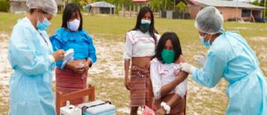 Población amazónica se resiste aún a recibir vacunas contra la COVID-19 COVID-19: seis regiones en Perú no alcanzan la mitad de su población con dos dosis