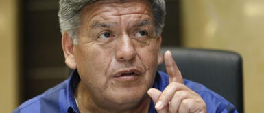 César Acuña afirma que mantendrá la denuncia por el libro Plata como cancha Acuña mantendrá la denuncia contra periodista: “El nombre, el prestigio y la imagen de una persona no tienen costo”