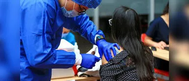 Especialista asegura que dosis de refuerzo de Pfizer es salvajemente alta. COVID-19: Estudio concluye que combinar vacunas de Sinovac y Pfizer es seguro