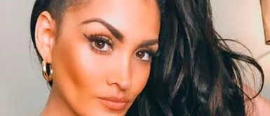 Michelle Soifer y look total white Michelle Soifer se deja conquistar por la elegancia del total white en desfile de modas