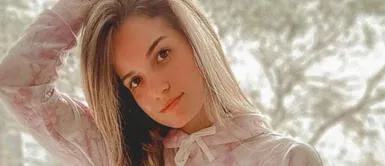 Michela Elías Michela Elías posee la magia del bikini en nude muy al estilo de Kylie Jenner