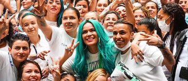 Karol G visita la cárcel el Pedregal en Medellín, Colombia Karol G visitó cárcel de mujeres y les cantó "Bichota" | VIDEO