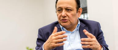 Walter Gutiérrez considera que si se pueden hacer precisiones en las figuras de vacancia presidencial y la cuestión de confianza a través de la ley de desarrollo constitucional. Defensor del Pueblo sobre ofrecimientos de Alejandro Sánchez: “Podría constituir ilícitos penales”