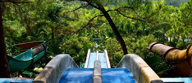 Soñar con toboganes puede ser una señal de alerta de nuestro subconsciente. ¿Qué significa soñar con un tobogán? Descubre las interpretaciones