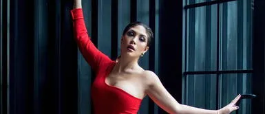 Claudia Serpa Claudia Serpa nos trae la tendencia de la moda setentera en colores vibrantes