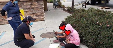 Las niñas que usan el WiFi de un restaurante para poder estudiar Niñas que usaban WiFi de un restaurante para poder estudiar reciben apoyo