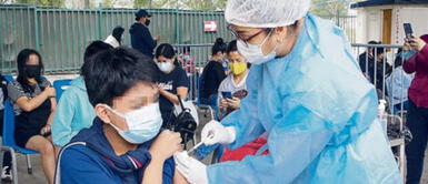La medida regirá desde mañana, pese a que aún no se ha lanzado el reglamento para la norma. Carnet de vacunación se pedirá desde menores de 12 años para ingresar a lugares cerrados