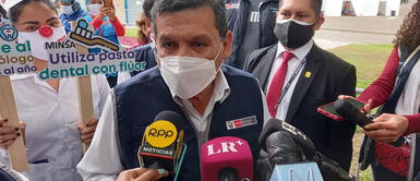 Ministro de Salud, Hernando Cevallos, participó en evento por el cierre de la semana de salud bucal Hernando Cevallos minimizó presuntas críticas de María del Carmen Alva en España: "Estas palabras caen por sí solas"