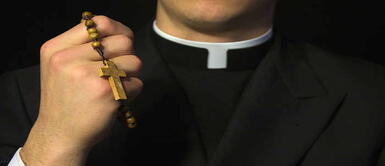 El hecho sucedió en Italia y la noticia ha dado la vuelta al mundo. Italia: Condenan a sacerdote que robaba las donaciones de sus feligreses para hacer fiestas sexuales