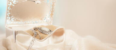 Las joyas de plata tienen a oscurecerse por un mal cuidado o el tiempo. Los 11 mejores trucos para limpiar las joyas de plata en casa