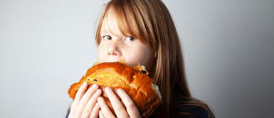 Existen algunos alimentos que podrían perjudicar el estrés diario. ¿Sabes qué alimentos producen estrés y deben ser evitados?