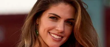 Stephanie Cayo y bikini con apliques marinos Stephanie Cayo adelanta el verano en paradisiaca playa con bikini con apliques marinos