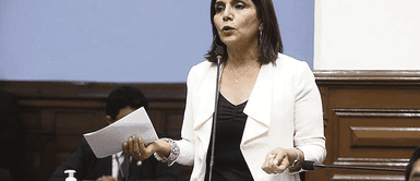 Patricia Juárez fue la encargada de sustentar un dictamen que tiene como origen una propuesta legislativa de su colega fujimorista Hernando Guerra García. Pleno aprobó ley que limita la consulta popular para modificar la Constitución