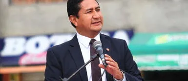 Vladimir Cerrón se pronuncia tras renuncia de Bermejo, Echevarría y Chávez a Perú Libre Vladimir Cerrón minimiza las bajas en Perú Libre y arremete contra congresistas que renunciaron