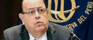 Julio Velarde: Aumento del sueldo mínimo solo beneficiaría a un 10% de la población formal Julio Velarde: Incremento del sueldo mínimo solo beneficiaría a un 10% de la población formal