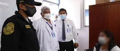 Essalud: detienen a falsa doctora en emergencia del Hospital Nacional Guillermo Almenara Essalud: detienen a falsa doctora en emergencia del Hospital Nacional Guillermo Almenara