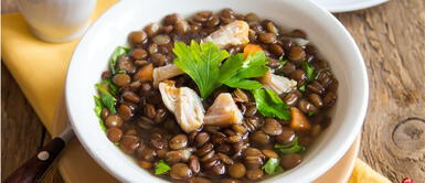 Las lentejas son una tradición peruana que ayuda a prevenir la anemia. ¿Cuál es la mejor receta de menestras al estilo peruano?