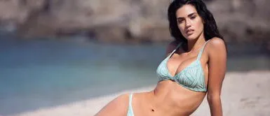 Alessandra Bonelli Alessandra Bonelli enamora con bello bañador de estampado en tendencia conquistando el verano