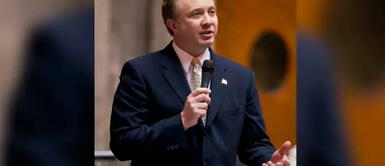 El senador era un abierto crítico de las medidas de emergencia contra el coronavirus. Senador de Estados Unidos fallece a los 52 años luego de contagiarse de COVID-19 en El Salvador