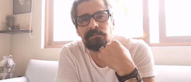 Juan Francisco Escobar arremetió contra la tienda Manna porque no le dejaron ingresar. Juan Francisco Escobar alienta a no presentar carnet de vacunación, pero sí está vacunado