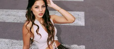 Luciana Fuster y vestido romántico Luciana Fuster se adueña del romance y la armonía con un estratégico vestido con capas